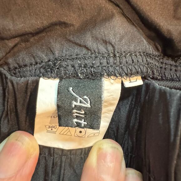 AUTOMET Women's High-Waisted Athletic Running Shorts Size Large - Picture 3 of 6